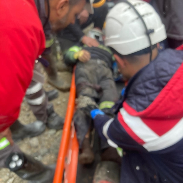 Maden ocağında üzerlerine taş düşen 2 işçiden 1'i yaralandı