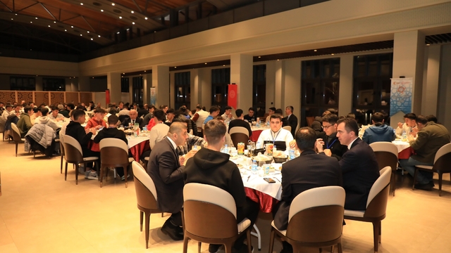 Bitlis Valisi Karakaya, Gaziantep'ten gelen öğrencilerle buluştu