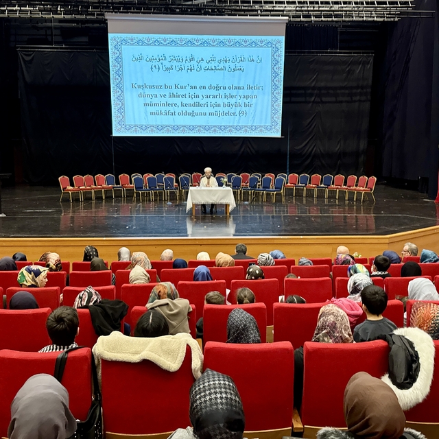 Kırşehir'de hafızlık eğitimini tamamlayan 27 kız öğrenci icazet aldı