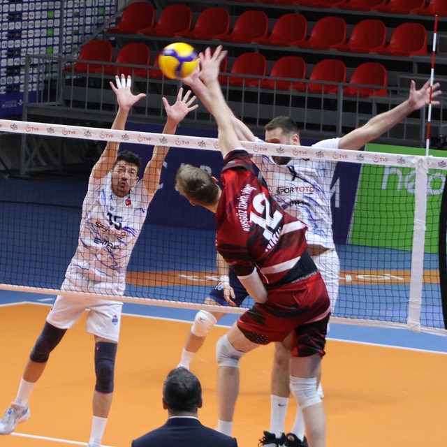 Voleybol: SMS Grup Efeler Ligi