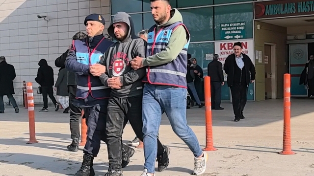 Bıçaklı kavga sonrası kaçarken arkadaşının ölümüne neden olan şüpheli adliyede (2)