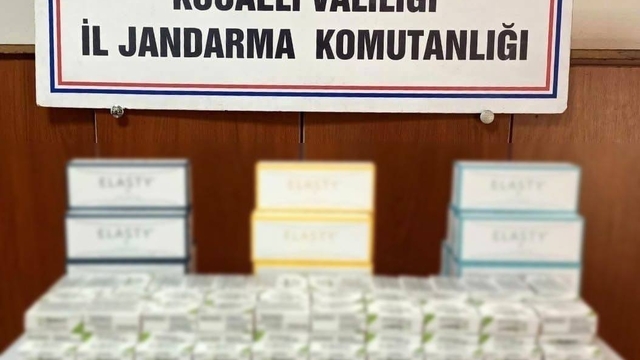 Kocaeli'de 328 kutu kaçak tıbbi malzeme ele geçirildi