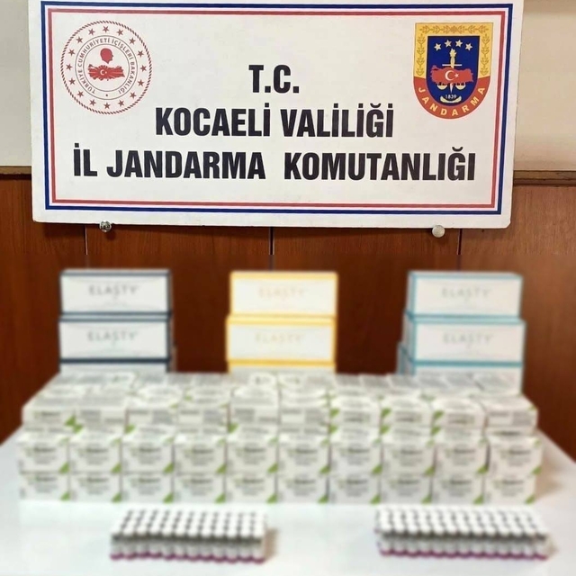 Kocaeli'de 328 kutu kaçak tıbbi malzeme ele geçirildi