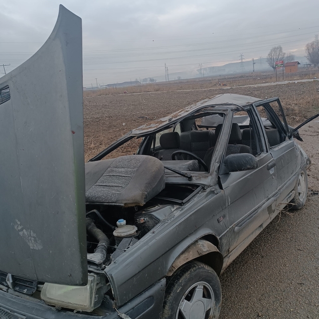 Afyonkarahisar'da devrilen otomobildeki 5 kişi yaralandı