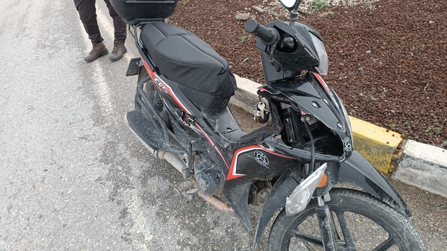 Uşak'ta kamyonetle çarpışan motosikletin sürücüsü yaralandı