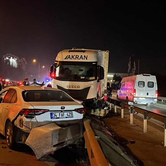 Gebze'de zincirleme kaza: 2'si ağır, 4 kişi yaralandı