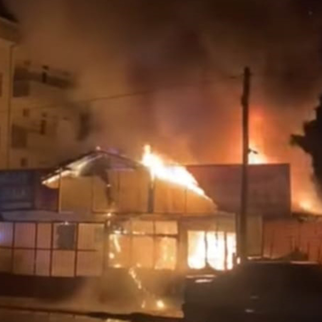 Vezirköprü'de iş yerinde çıkan yangın hasara yol açtı