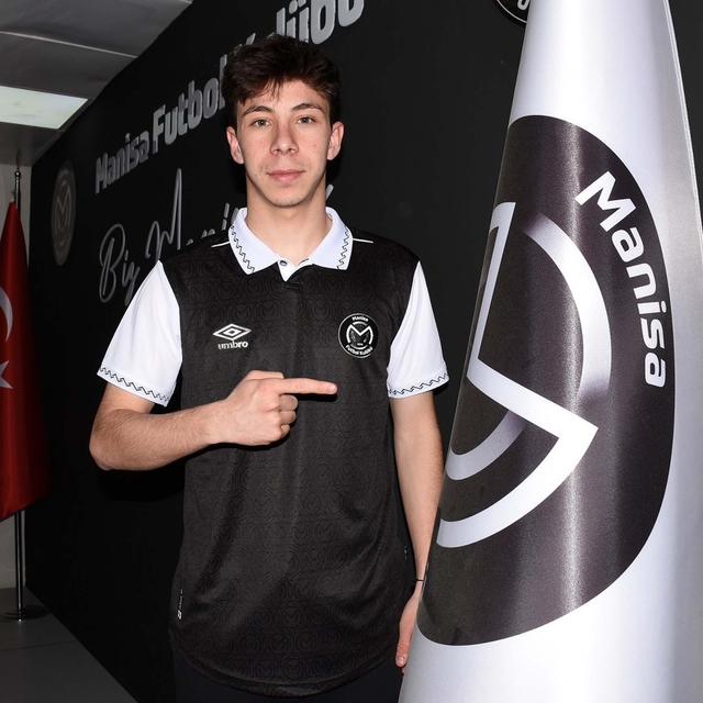 Manisa FK'da iki imza