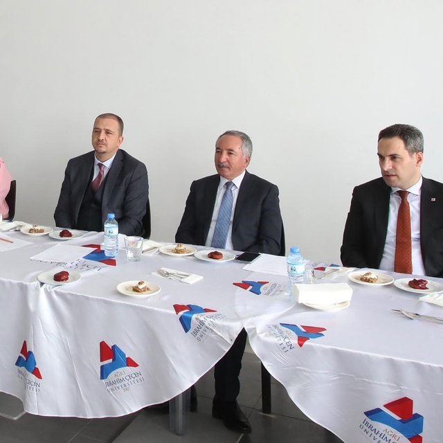 Geleceğin şefleri, final sınavında en iyi yemeği yapmak için yarıştı