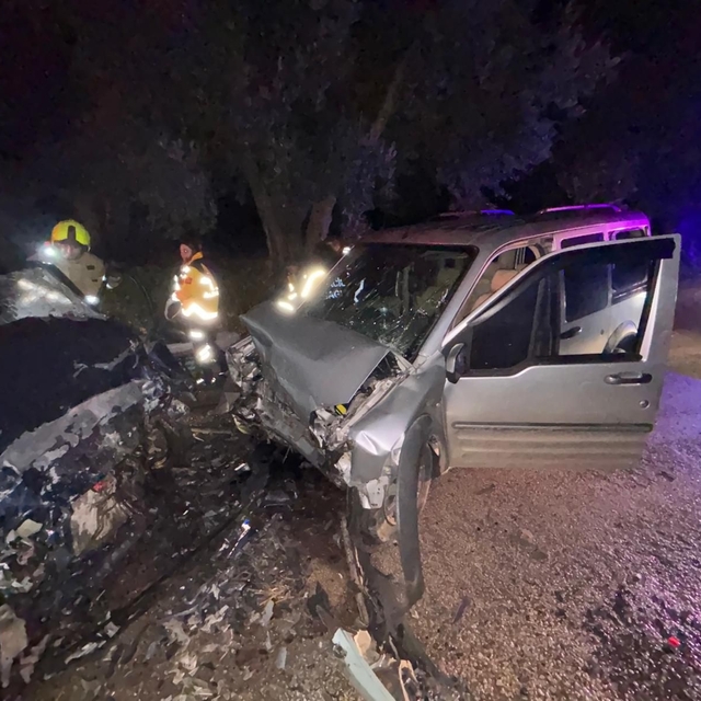 Balıkesir'de otomobille kamyonetin çarpıştığı kazada bir kişi öldü