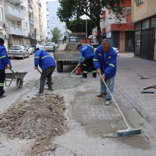 Akdeniz'de yol yapım çalışmaları sürüyor