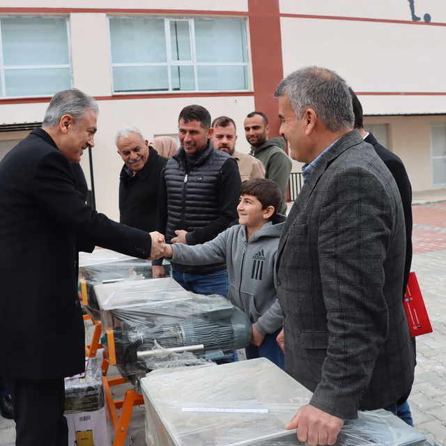 Mardin'de 97 çiftçiye üzüm sıkma makinesi dağıtıldı