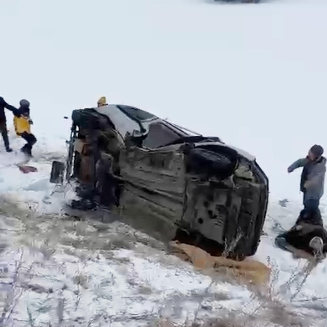 Erzurum'da kayganlaşan yolda kaza; 2 ölü, 3 yaralı