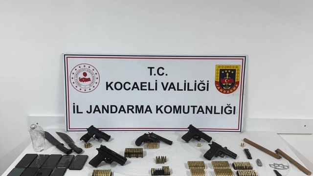 Kocaeli merkezli silah kaçakçılığı operasyonunda yakalanan 5 zanlı tutuklandı