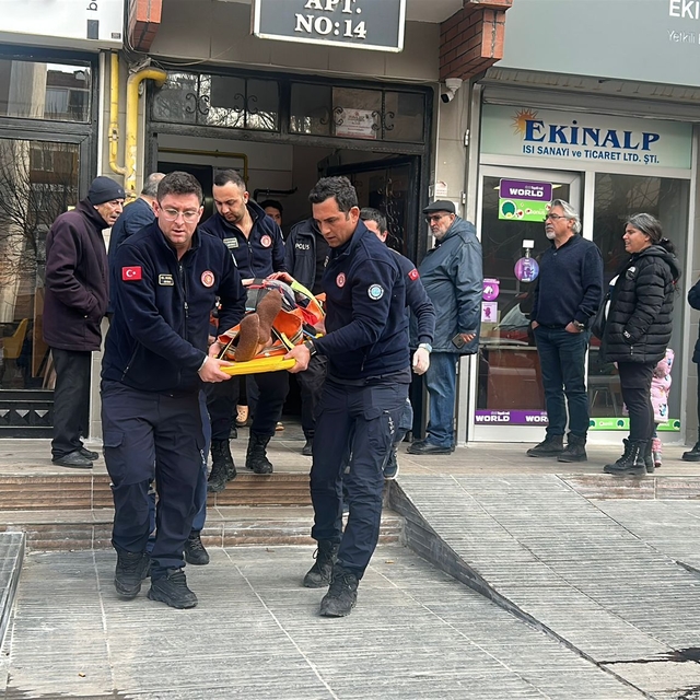 Eskişehir'de merdiven boşluğuna düşen kişi yaralandı