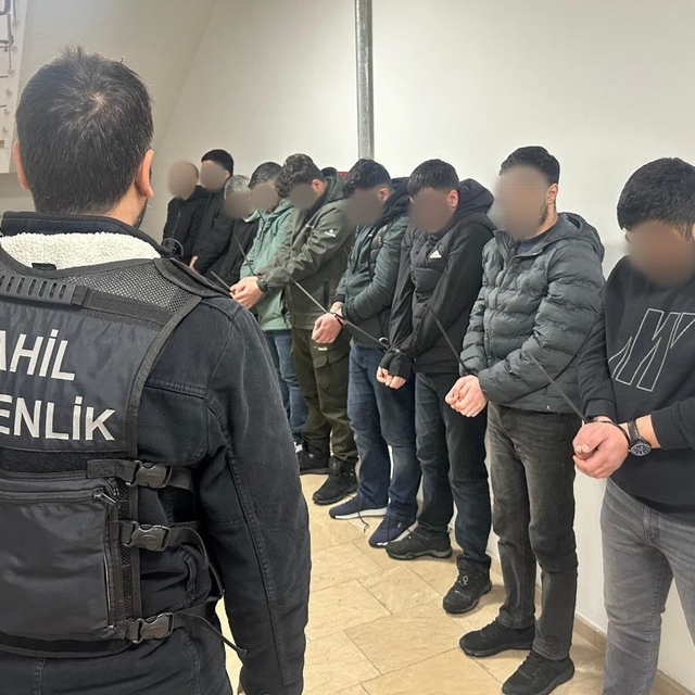 Muğla'da aranan 8 şüpheli yelkenli yatta yakalandı