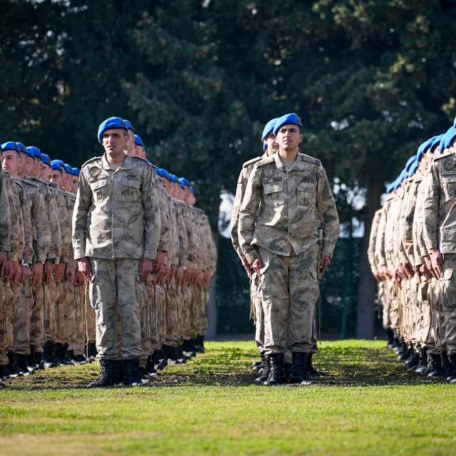 İzmir'de 479 jandarma subay adayı komando kursunu tamamladı