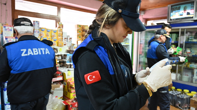 Kadirli'de zabıta ekipleri marketleri denetledi