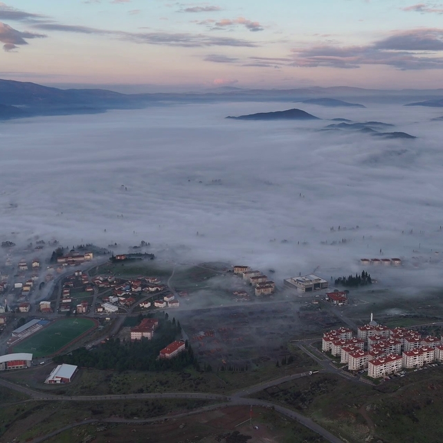 Sındırgı'da sis etkili oldu