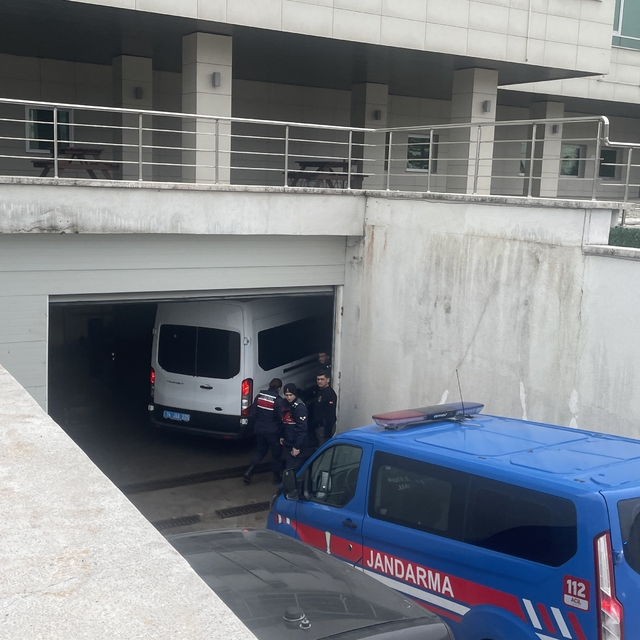 Kartalkaya'daki otel yangınına ilişkin gözaltına alınan 8 zanlı adliyede