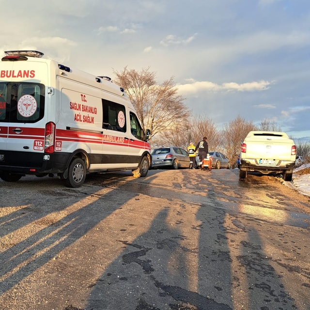 Kontrolden çıkan hafif ticari araç, uçuruma düştü: 1 ölü, 2 yaralı