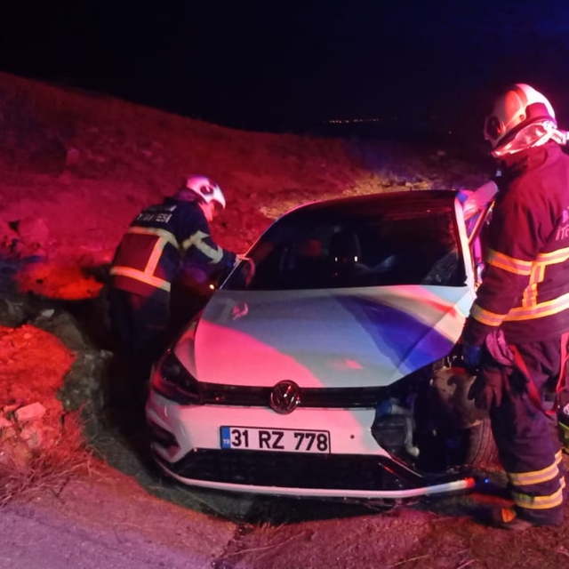 Batman'da hafif ticari araç ile otomobil çarpıştı: 4 yaralı