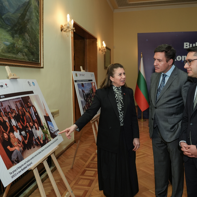 Ankara'da "Bulgaristan-Türkiye, Antarktika'da bile Komşu" adlı fotoğraf ser...