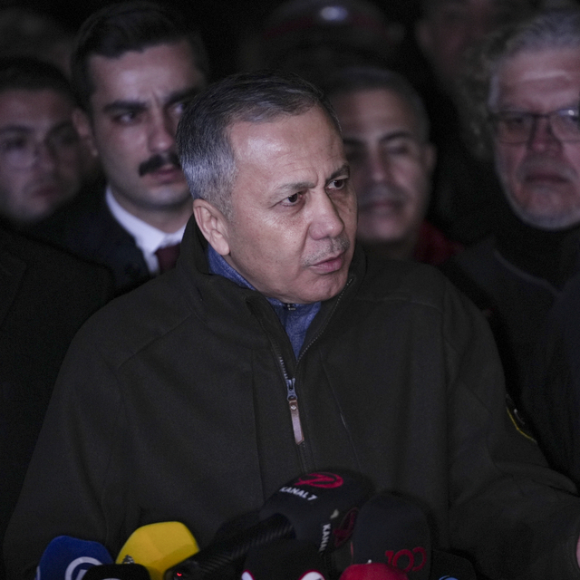 İçişleri Bakanı Yerlikaya, Konya'daki 4 katlı binanın çökmesiyle ilgili açı...