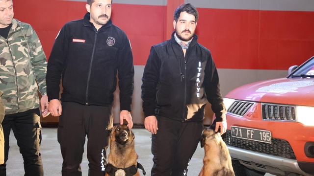 Kırıkkale Belediyesi arama kurtarma köpekleri, arama çalışmaları için Konya'ya gitti