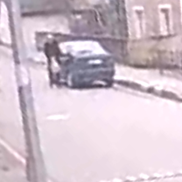 Motosikletin yayaya çarptığı kaza kamerada