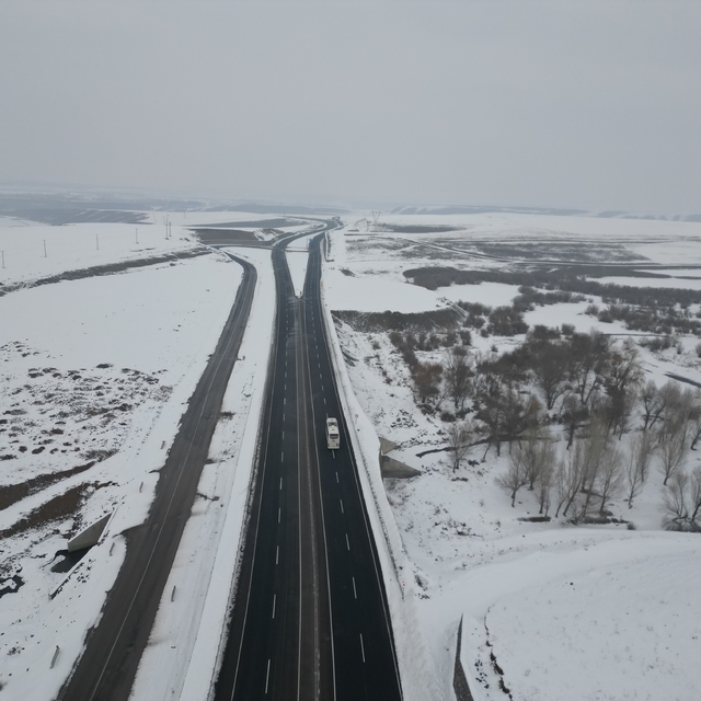 Buzla kaplanan Murat Nehri dronla görüntülendi