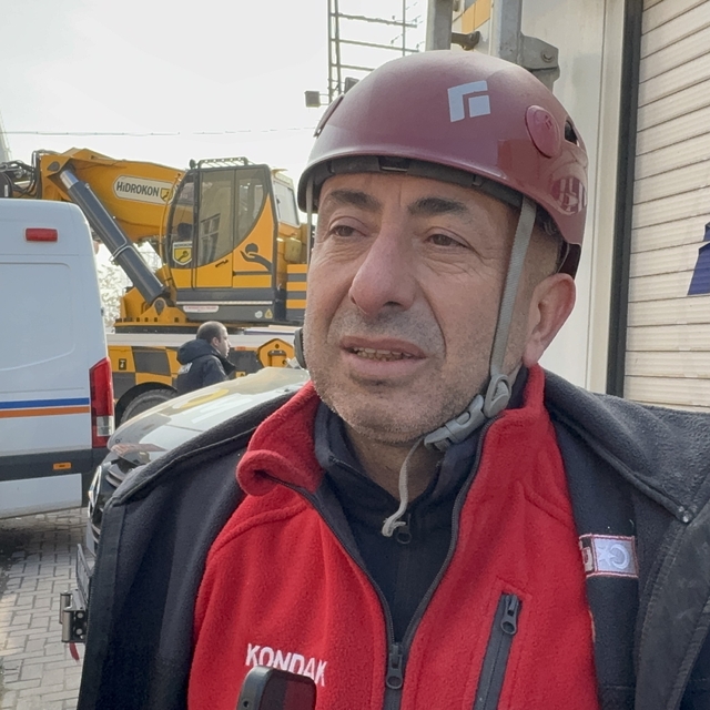 Cem öğretmen, Konya'da çöken binanın enkazındaki arama kurtarma çalışmaları...