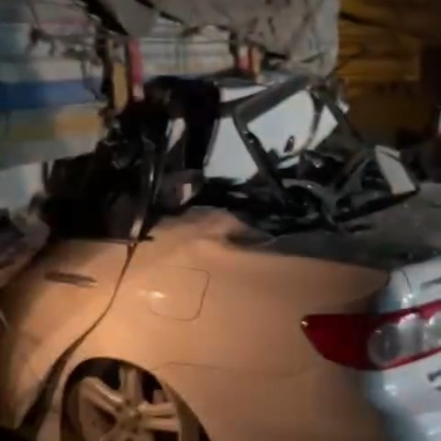 TIR'ın altına giren otomobilin sürücüsü öldü