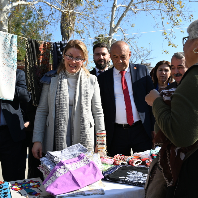 CHP Kadın Kolları Genel Başkanı Kaya, Osmaniye'de üretici kadınları ziyaret...