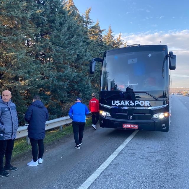 Uşakspor otobüsüne taşlı saldırı