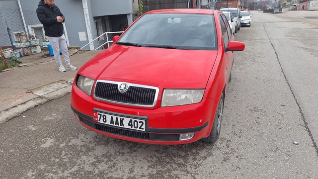Otomobilin çarptığı çocuk yaralandı; o anlar kamerada