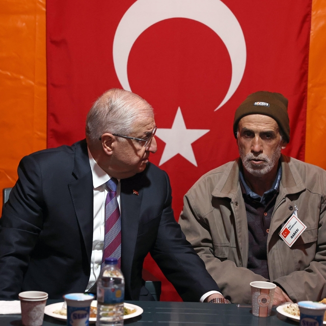 Bakan Güler'den şehit Astsubay Üstçavuş Ufuk Akıncı'nın baba evine taziye z...