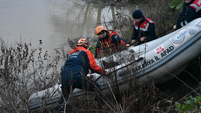 Sakarya Nehri'nde erkek cesedi bulundu