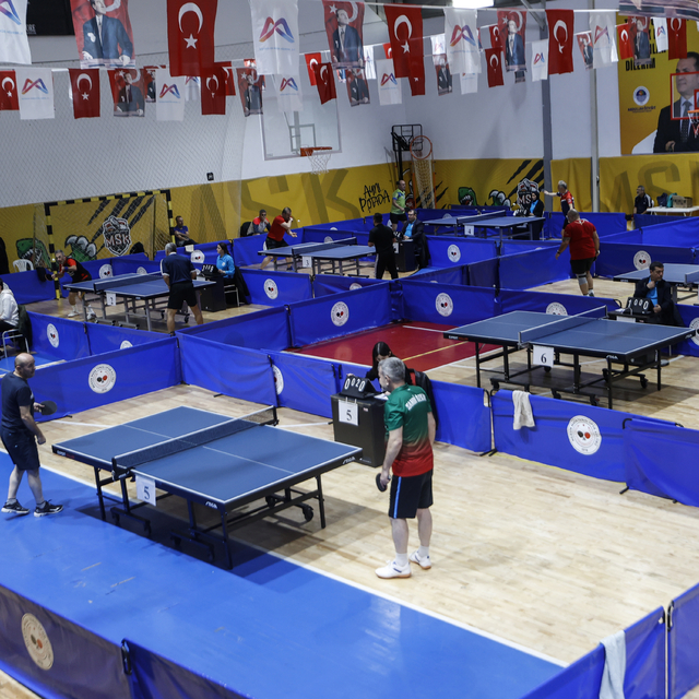 Mersin'de "4. Masa Tenisi Veteran Turnuvası"nda ilk gün müsabakaları yapıld...