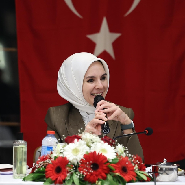 Aile ve Sosyal Hizmetler Bakanı Göktaş, Edirne'de Roman STK temsilcileriyle...