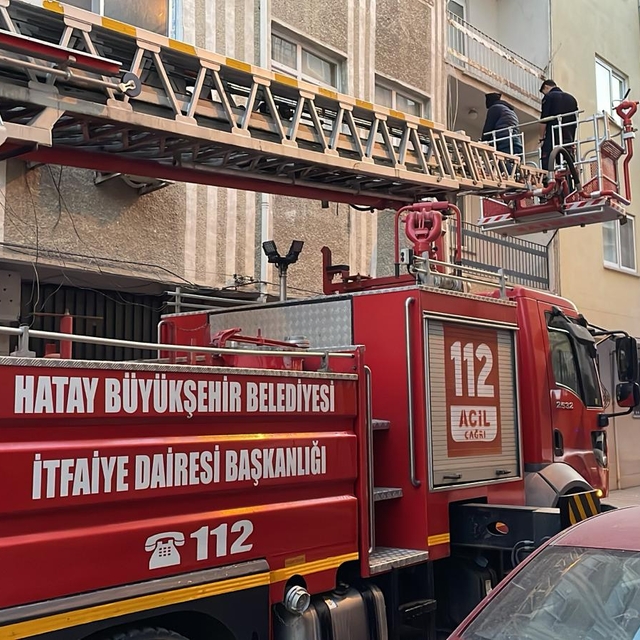 Hatay'da evinde düşen 91 yaşındaki kadını itfaiye ekipleri kurtardı