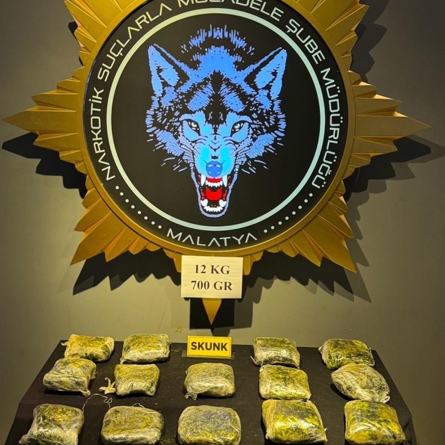 Malatya'da yolcu otobüsünde 12 kilo 700 gram sentetik uyuşturucu ele geçiri...