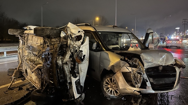 Ters yönde giren alkollü sürücü zincirleme kazaya neden oldu: 4 yaralı