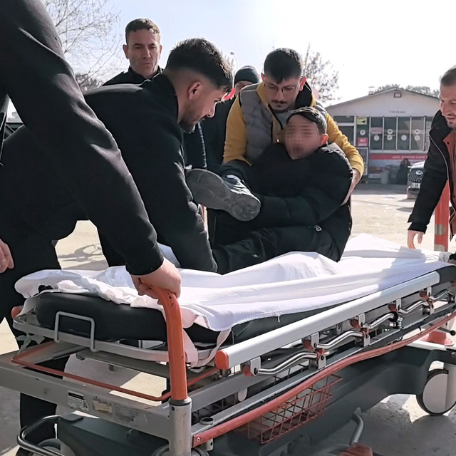 Otomobille elektrikli bisiklet çarpıştı, 12 yaşındaki çocuk yaralandı