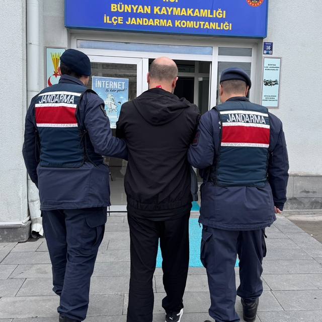 Kayseri'de hakkında 21 yıl 6 ay hapis cezası bulunan firari yakalandı