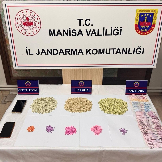 Şehzadeler'de uyuşturucuyla yakalanan 2 şüpheliden 1'i tutuklandı