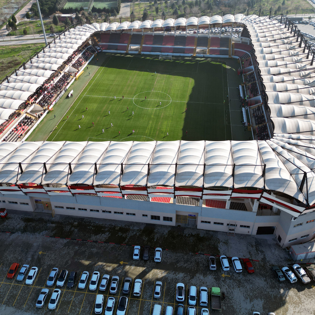 Turgutlu Şehir Stadı'nda ilk maç oynandı