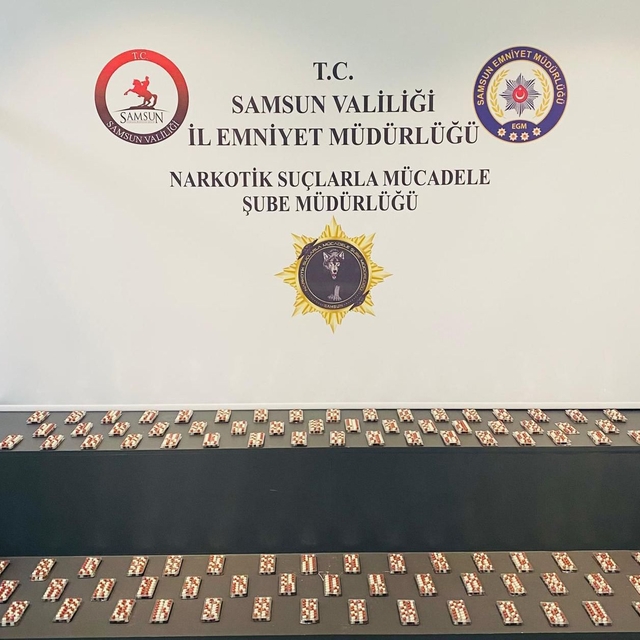 Samsun'da 2 bin 912 sentetik ecza hapı ele geçirildi