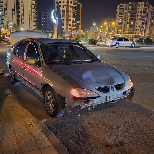 Adana'da otomobille çarpışan motosikletin sürücüsü yaralandı