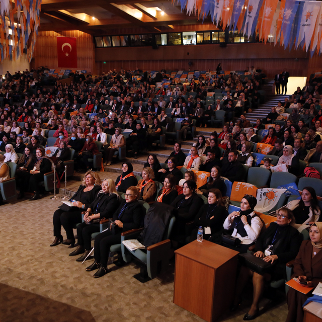 AK Parti'li Kaya, partisinin Muğla kadın kolları kongresinde konuştu: